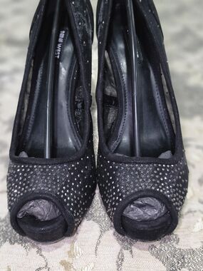 Nine West Black Peep-Toe Evening Pumps